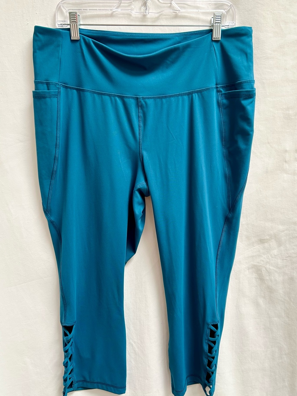 LIVI LANE BRYANT SOFT CAPRI LEGGING, TURQUOISE BLUE, WORKOUT WEAR, SIZE 18/20